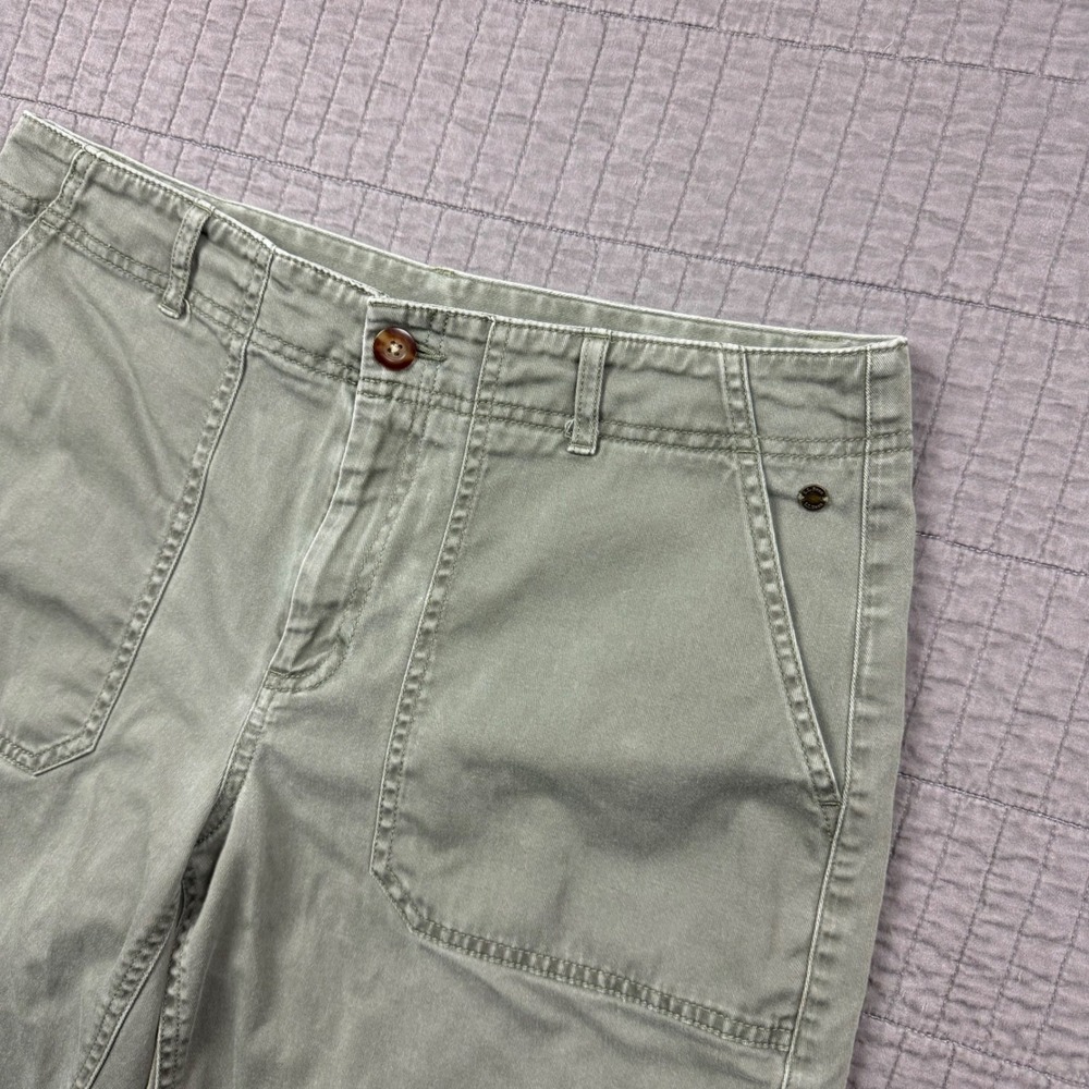 LL Bean Favorite Fit Olive Green Utility Short Women 10 Stretch Outdoors Granola - Picture 2 of 10